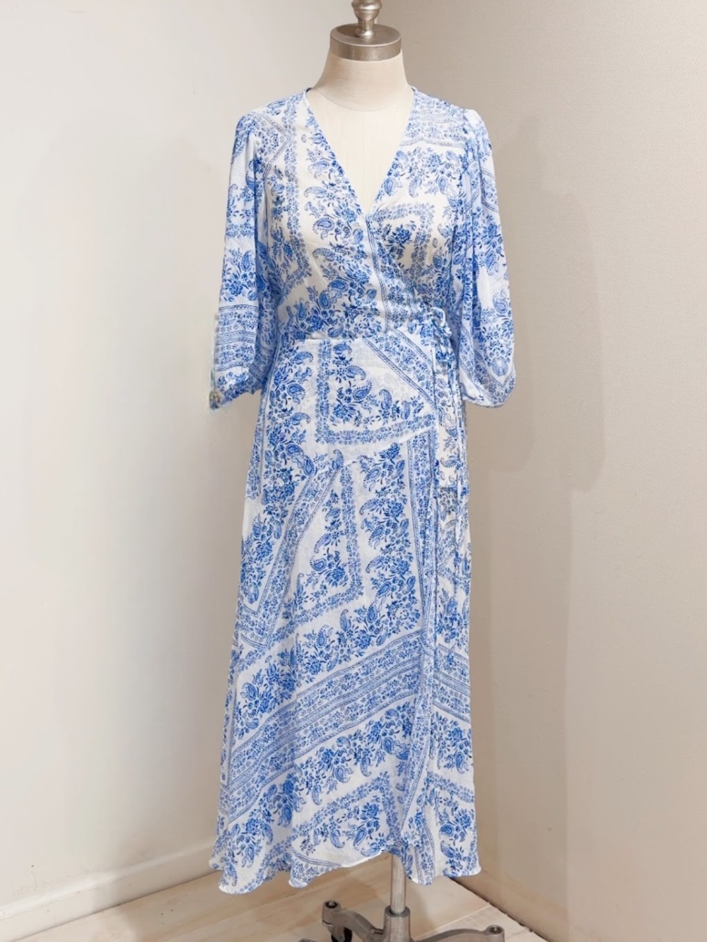 Calvin Klein Blue & White Paisley Sheer Puff Sleeve Midi Wrap Dress Size 10